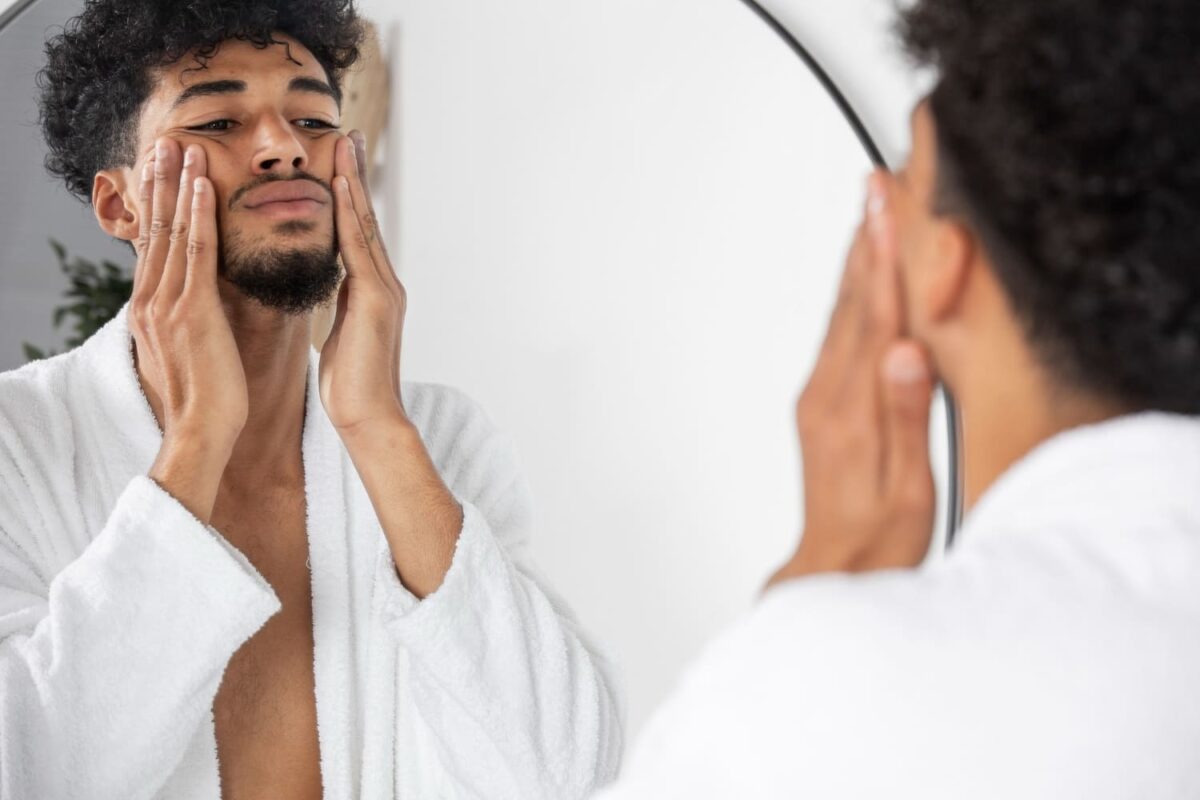 Como Cuidar da Pele do Rosto Masculino: Guia Simples e Completo